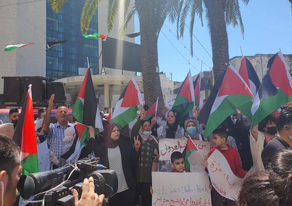 وقفة تضامنية مع قطاع غزة من مدينة نابلس