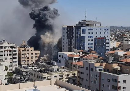 3 شهداء جراء قصف الاحتلال منزلا في مدينة دير البلح