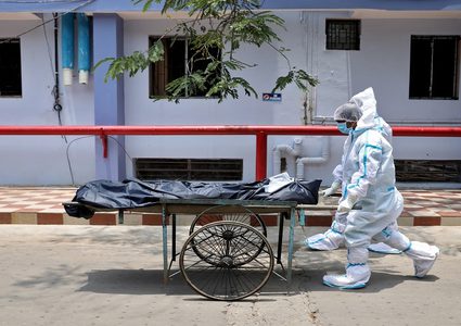 الهند تسجل مستوى قياسيا جديدا بالمعدل اليومي لوفيات كورونا