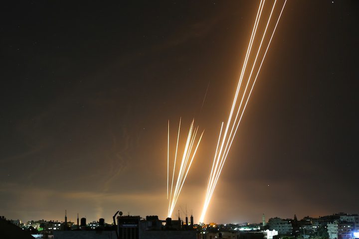 الاحتلال يزعم إصابة جندي و6 مستوطنين جرّاء صواريخ أطلقت من غزة