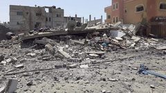 لحظة تدمير طائرات الاحتلال منزلاً لعائلة المغير جنوب قطاع غزة