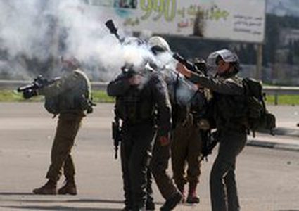 الاحتلال يقمع مسيرة في بيت لحم ويصيب عددا من المواطنين بالاختناق