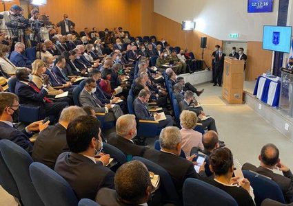 نتنياهو يجتمع بعشرات الدبلوماسيين لتزوير حقيقة العدوان على غزة