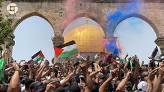 عشرات الآلاف يهتفون فرحاً بإنتصار غزة في المسجد الأقصى