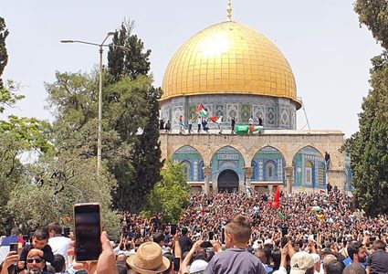 الاّلاف يحتفلون داخل المسجد الأقصى بانتصار غزة