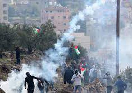 عشرات حالات الاختناق خلال قمع الاحتلال مسيرة بيت دجن شرق نابلس