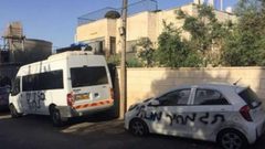 مستوطنون يعطبون إطارات مركبة في مسافر يطا جنوب الخليل