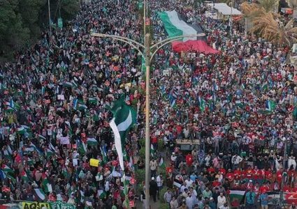 باكستان: عشرات الآلاف يشاركون في مسيرة تضامنية مع شعبنا