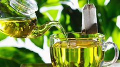 متى يجب عليك التوقف عن شرب الشاي الأخضر ؟