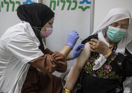 أهالي الأسرى يتلقون الجرعة الثانية من طعم "أسترازينيكا" غدأ