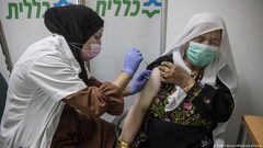 أهالي الأسرى يتلقون الجرعة الثانية من طعم "أسترازينيكا" غدأ