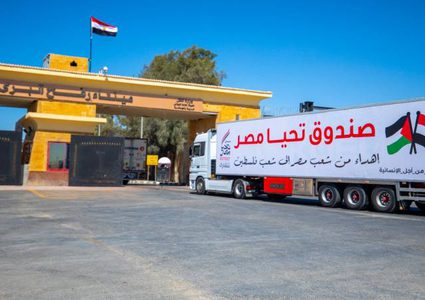 مساعدات مصرية تصل معبر رفح بانتظار دخولها قطاع غزة
