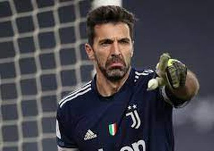 حارس يوفنتوس الأسطوري بوفون يتلقى عرضا "مجنونا" من أحد الأندية