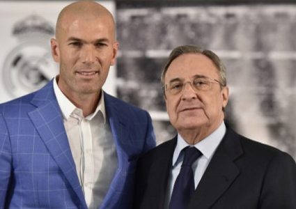 رئيس ريال مدريد يقنع زيدان بتأجيل إعلان مصيره