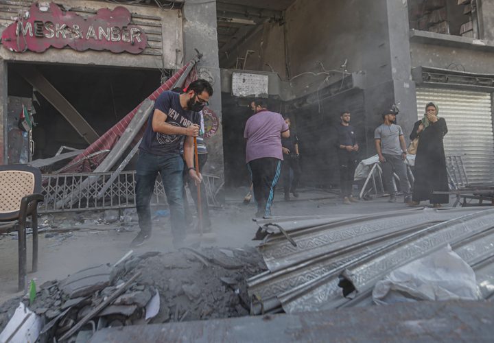 "حنعمرها" أكبر حملة تطوعية لتنظيف غزة من آثار الحرب، يشارك فيها  أكثر من ألف شاب وفتاة في غزة، بمبادرة تطوعية شعبية تنظمها البلدية تهدف لتنظيف شوارع القطاع من آثار الحرب التي استمرت 11 يوما