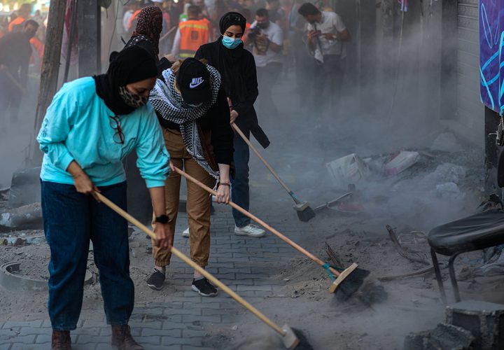 "حنعمرها" أكبر حملة تطوعية لتنظيف غزة من آثار الحرب، يشارك فيها  أكثر من ألف شاب وفتاة في غزة، بمبادرة تطوعية شعبية تنظمها البلدية تهدف لتنظيف شوارع القطاع من آثار الحرب التي استمرت 11 يوما