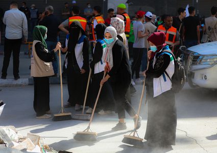 "حنعمرها" أكبر حملة تطوعية لتنظيف غزة من آثار الحرب، يشارك فيها  أكثر من ألف شاب وفتاة في غزة، بمبادرة تطوعية شعبية تنظمها البلدية تهدف لتنظيف شوارع القطاع من آثار الحرب التي استمرت 11 يوما