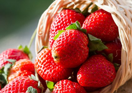 ما هي خطورة تناول الفراولة على معدة فارغة ؟