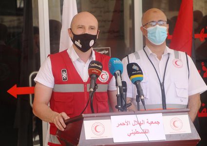 الهلال الأحمر الفلسطيني والمصري يطالبان بتوحيد الجهود لإغاثة غزة