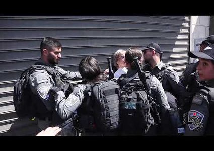 شاهد.. الاحتلال يقمع وقف تضامنية مع أهالي بطن الهوى في سلوان