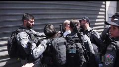 شاهد.. الاحتلال يقمع وقف تضامنية مع أهالي بطن الهوى في سلوان