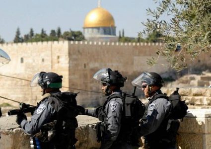 الاحتلال يستدعي أحد حراس المسجد الأقصى للتحقيق