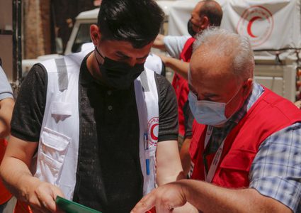 غزة: "الهلال الأحمر" يتسلم شحنة مساعدات كويتية