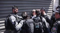 جيش الاحتلال يُعنف أربعة أسرى ويتعمد إهانتهم أثناء عملية اعتقالهم