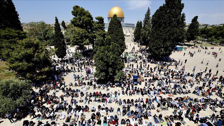 40 ألفا يؤدون صلاة الجمعة في القدس