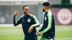 مانشستر سيتي يعرض محرز وسترلينج للبيع