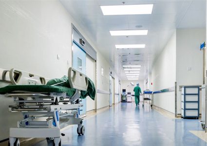 إغلاق مراكز علاج كورونا بالضفة جراء انخفاض حالات الإصابة والوفاة