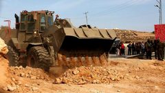 مستوطنون يعيدون تجريف أراضٍ جنوب الخليل