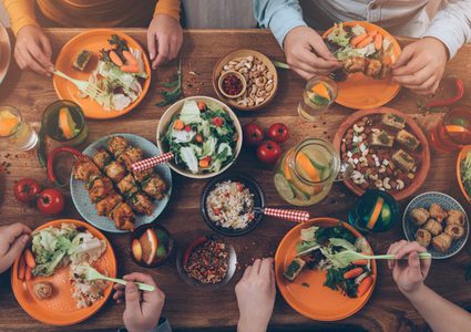 تحذير.. تناول هذه الأطعمة على العشاء يهدد صحة دماغك وقلبك