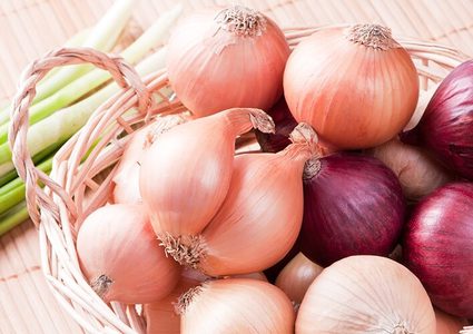 فوائد "مذهلة" للبصل.. وسر علاقته بـ"الفطر الأسود" في مصر