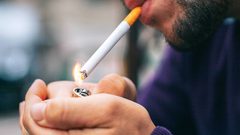طبيب يكشف عن الأطعمة المفيدة للمدخنين