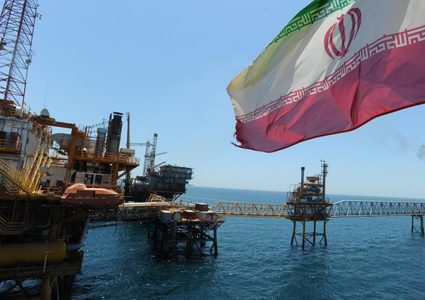 رغم العقوبات..أمريكا تستورد النفط الأيراني بعد 30 عاما