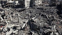 انتشال جثمان شهيد من حي الشجاعية شرق غزة