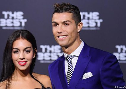 صديقة رونالدو تحسم الجدل وتكشف مصيره