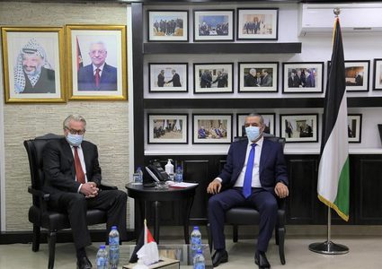 الشيخ يبحث مع المبعوث الأوروبي آخر المستجدات وملف إعمار غزة