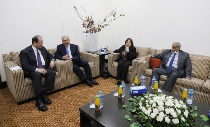 عباس كامل يلتقي وفد حكومي في قطاع غزة