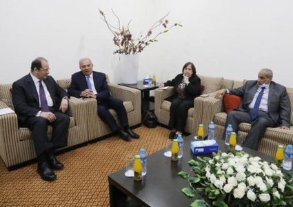 عباس كامل يلتقي وفد حكومي في قطاع غزة