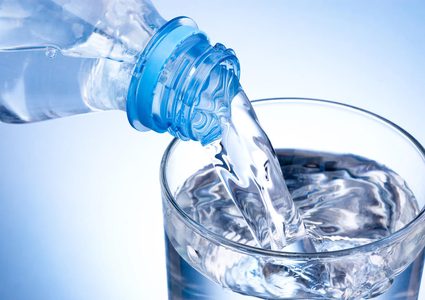 خبيرة: الماء أفضل المشروبات للجسم