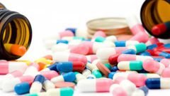 مختص يربط سرطان الأمعاء بتناول المضادات الحيوية