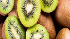 أطعمة مفيدة في علاج الإمساك أهمها... الكيوي