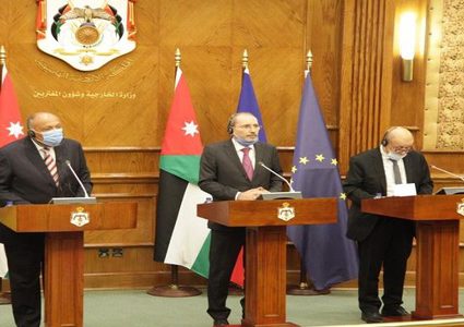 ثلاث دول تطالب بوقف جميع الإجراءات التي تقوّض حل الدولتين