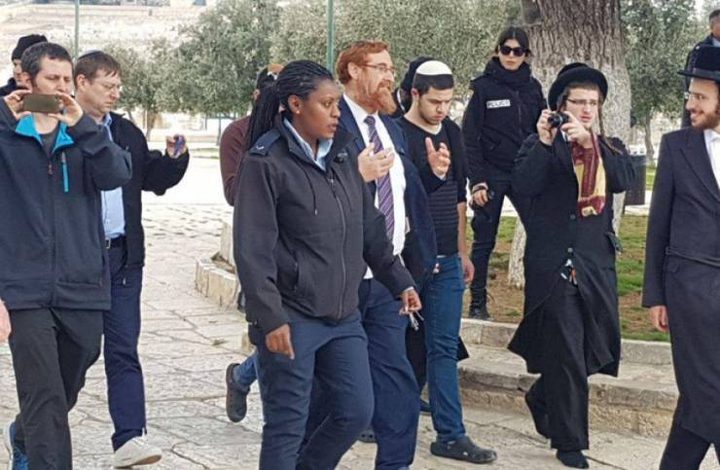 مستوطنون يقتحمون الأقصى بحماية قوات الاحتلال