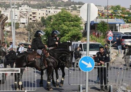 قوات الاحتلال تعتقل طفلة من حي الشيخ جراح