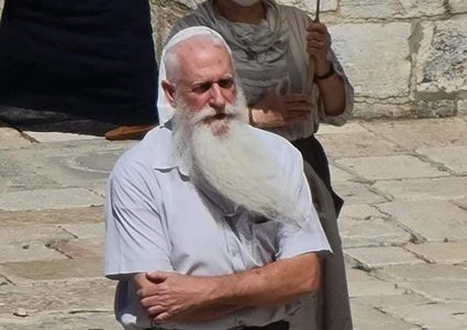 عشرات المستوطنين يقتحمون باحات المسجد الأقصى صباح اليوم