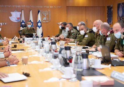 غانتس يوصي بعدم إقامة مسيرة الأعلام في القدس