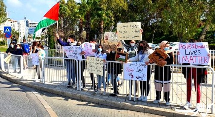 وقفتان احتجاجيتان في عكا وطمرة تنديدا بحملة الاعتقالات